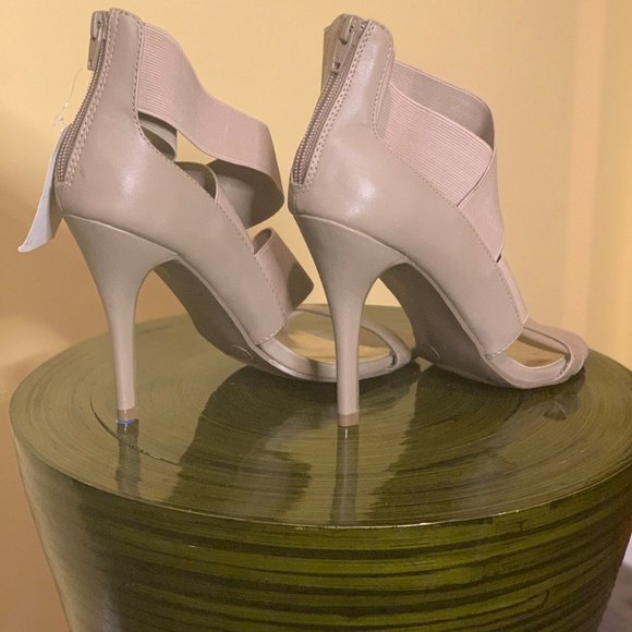 Elastic Strapped Heels in Taupe size 8 BRAND NEW! - Picture 2 of 3